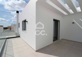Modern design 3 bedroom villa with basement and swimming pool, in Alcantarilha