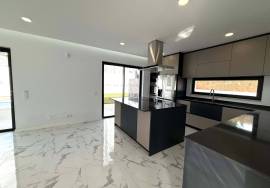 Contemporary Villa Located in Albardeira