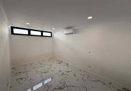 Contemporary Villa Located in Albardeira