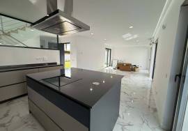 Contemporary Villa Located in Albardeira