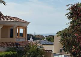 Contemporary Villa Located in Albardeira