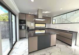 Contemporary Villa Located in Albardeira