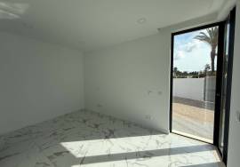 Contemporary Villa Located in Albardeira