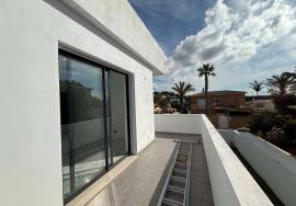 Contemporary Villa Located in Albardeira