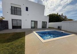 Contemporary Villa Located in Albardeira