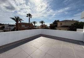 Contemporary Villa Located in Albardeira