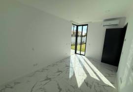 Contemporary Villa Located in Albardeira