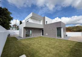 Contemporary Villa Located in Albardeira