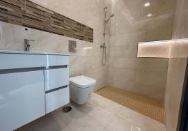 Contemporary Villa Located in Albardeira