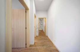 Semi New 4 Bedroom Apartment in the Urbanization of Fojo - Portimão