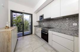 Semi New 4 Bedroom Apartment in the Urbanization of Fojo - Portimão