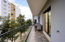 Semi New 4 Bedroom Apartment in the Urbanization of Fojo - Portimão