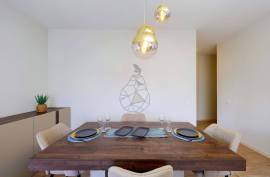 Semi New 4 Bedroom Apartment in the Urbanization of Fojo - Portimão