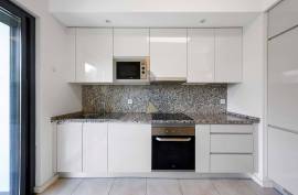 Semi New 4 Bedroom Apartment in the Urbanization of Fojo - Portimão