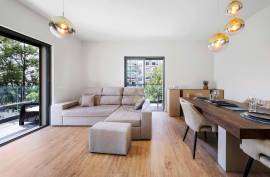Semi New 4 Bedroom Apartment in the Urbanization of Fojo - Portimão