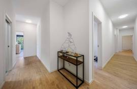 Semi New 4 Bedroom Apartment in the Urbanization of Fojo - Portimão