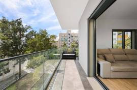 Semi New 4 Bedroom Apartment in the Urbanization of Fojo - Portimão