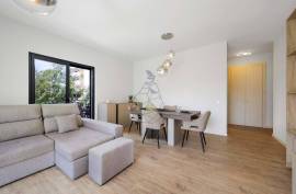 Semi New 4 Bedroom Apartment in the Urbanization of Fojo - Portimão