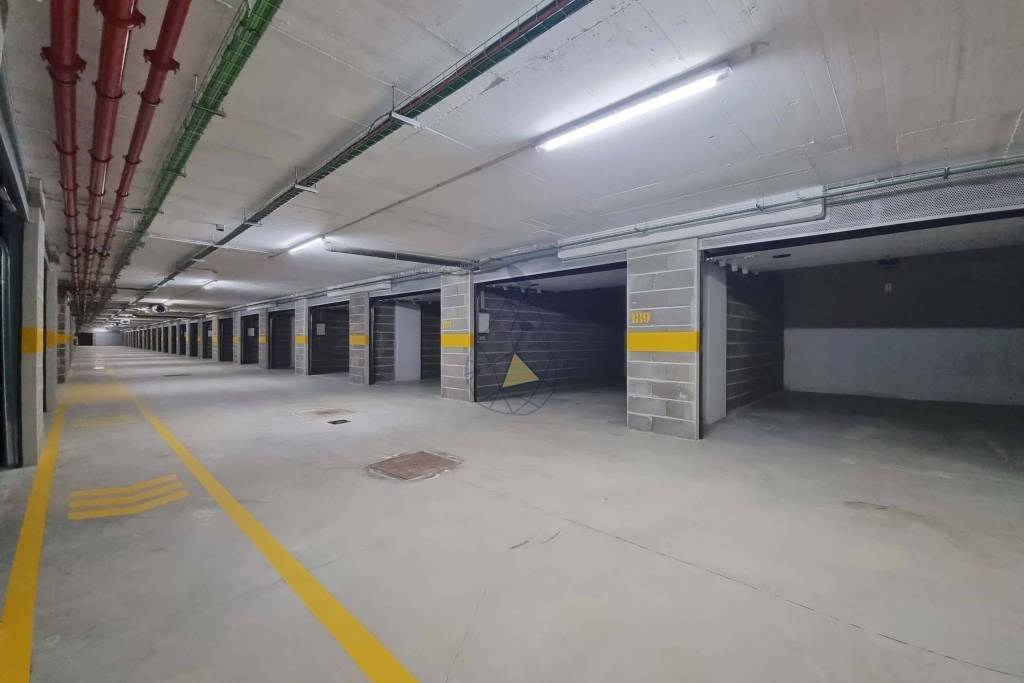 Box Garages for Sale in Portimão — from 16 m² to 28 m², between the train station and the riverside area of Portimão