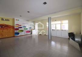 Spacious Store with Two Fronts for Sale – Great Business Opportunity