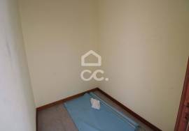 Spacious Store with Two Fronts for Sale – Great Business Opportunity