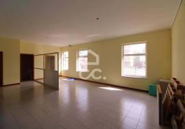 Spacious Store with Two Fronts for Sale – Great Business Opportunity