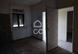 House for restoration with land on the outskirts of the city, excellent opportunity to build your home