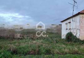 House for restoration with land on the outskirts of the city, excellent opportunity to build your home