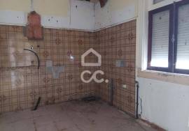 House for restoration with land on the outskirts of the city, excellent opportunity to build your home