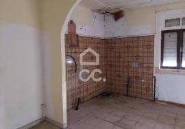 House for restoration with land on the outskirts of the city, excellent opportunity to build your home