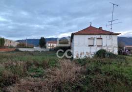 House for restoration with land on the outskirts of the city, excellent opportunity to build your home