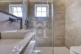 Apartamento T3 na Costa da Guia com Vista Mar