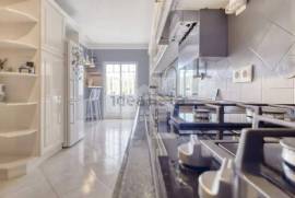 Apartamento T3 na Costa da Guia com Vista Mar