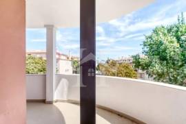 Apartamento T3 na Costa da Guia com Vista Mar
