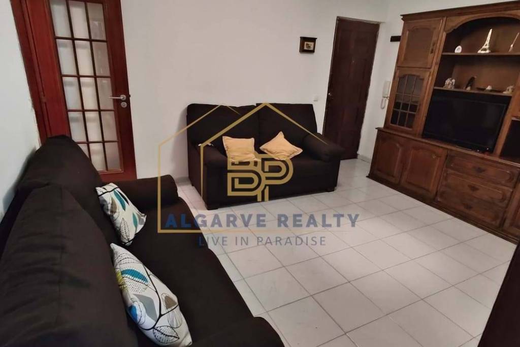 3 + 1 bedroom apartment with backyard 5min from the beaches and marina of Portimão