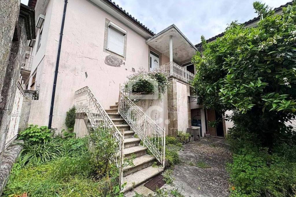 Detached house/ building to be rebuilt in Abraveses