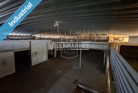 Banking warehouse with 878m2 on a plot of 11,310 m2 located near Chamusca