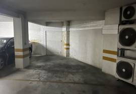 Covered car park with 14 m2 located on Rua do MFA in the center of Albufeira