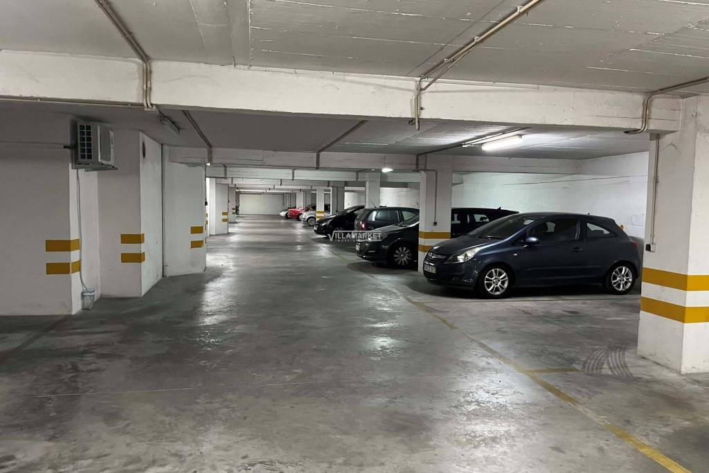 Covered car park with 14 m2 located on Rua do MFA in the center of Albufeira