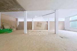 Store for Sale in Praia da Rocha – Adapt to Your Business!
