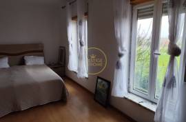 3 Bedroom House with Suite, Garage, Backyard and Renewable Energy – Santa Bárbara, Lourinhã