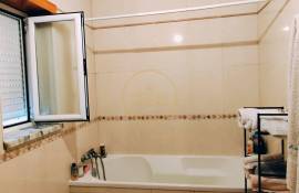 3 Bedroom House with Suite, Garage, Backyard and Renewable Energy – Santa Bárbara, Lourinhã