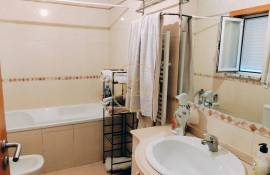 3 Bedroom House with Suite, Garage, Backyard and Renewable Energy – Santa Bárbara, Lourinhã
