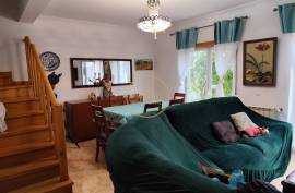 3 Bedroom House with Suite, Garage, Backyard and Renewable Energy – Santa Bárbara, Lourinhã