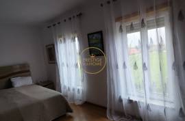 3 Bedroom House with Suite, Garage, Backyard and Renewable Energy – Santa Bárbara, Lourinhã