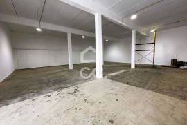 Warehouse for sale in an industrial area in Selho São Jorge