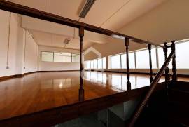 Warehouse for sale in an industrial area in Selho São Jorge