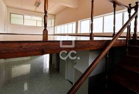 Warehouse for sale in an industrial area in Selho São Jorge