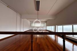 Warehouse for sale in an industrial area in Selho São Jorge