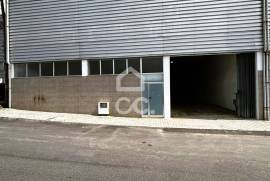 Warehouse for sale in an industrial area in Selho São Jorge
